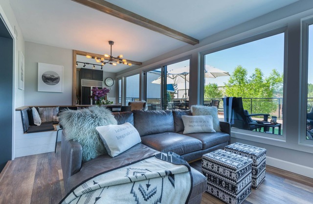 Downtown unique newly renovated penthouse apartment with a veiw
