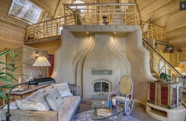 Unique mountaintop retreat. Close to Hot Springs and Wolf Creek Ski Area.