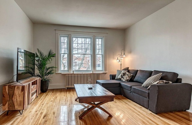 Einzigartige, neu renovierte und geräumige 1600 Quadratmeter große Wohnung.