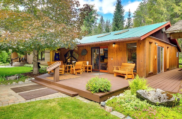 Unique Nordman Retreat 1 Mi to Priest Lake!