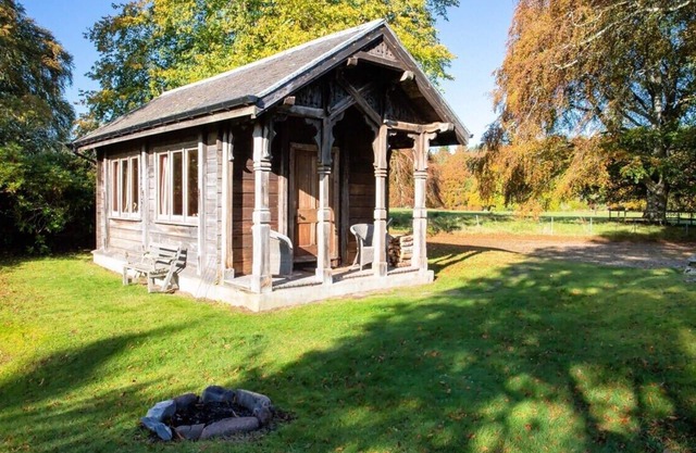 Einzigartige norwegische Hütte über dem Fluss Findhorn mit einer atemberaubenden Aussicht