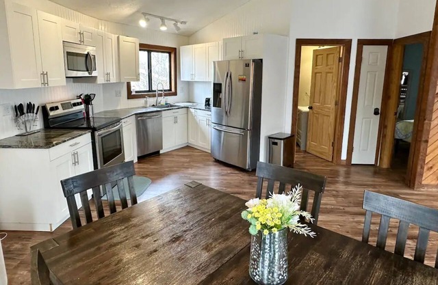 Unique Octagon House - 8 Minutes to Cedar Point