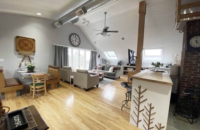 Einzigartige, raffiniert-rustikale Suite im Dorf Stony Creek.