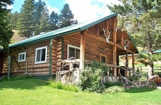 Einzigartiges rustikales Blockhaus in Jardine, Montana