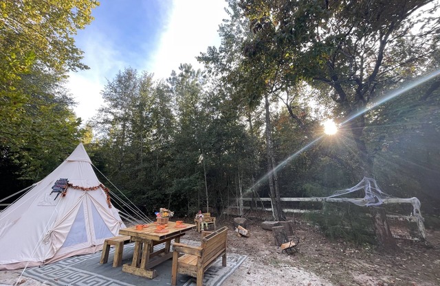Unique SandyLand FARMSTAYS GLAMPING TeePee w/ mini horses/cows/goats/chickens
