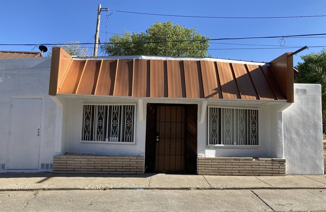 Unique spacious home with local history. Close to historic downtown,