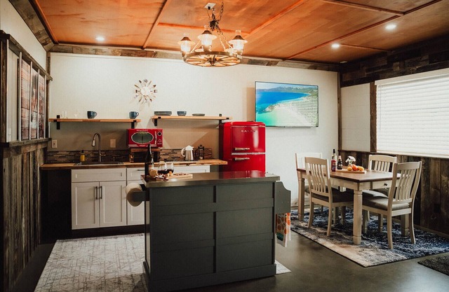 Unique Stay Guest House | Cocktail & Tap-House