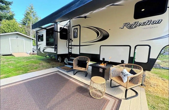 Unique stay where Camper meets resort. Lake front and countless amenities.