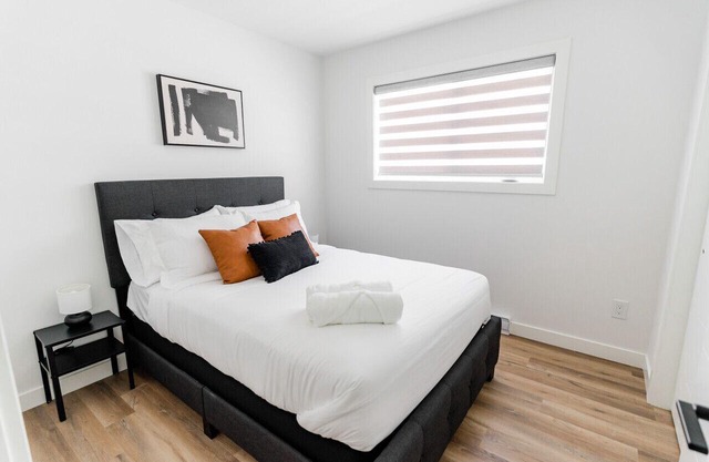 *Unique Suite | Free Parking | 5 min to Downtown*