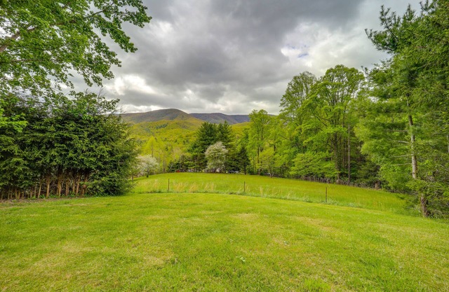 Unique Unicoi Home w/ Deck & Mountain Views!