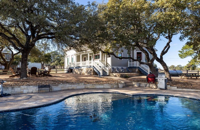 Unique Victorian Estate | Pets Welcome | Pool | BBQ | Picnic | Privacy