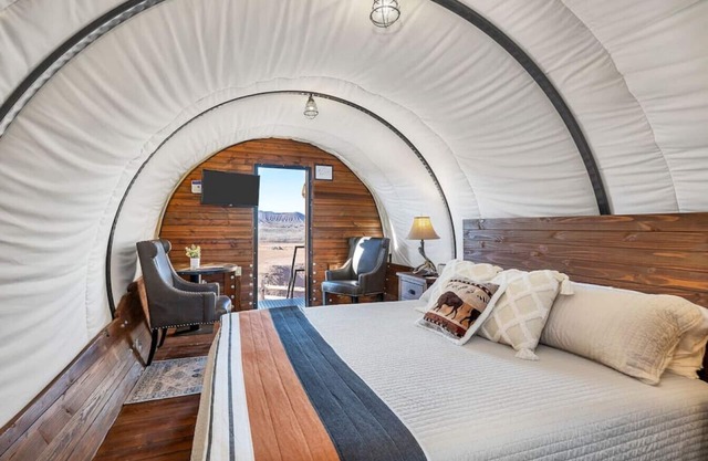 Unique Wagon The Rockwell #34 with 1 King Bed, Hot Tub & Outdoor Outdoor Kitchen