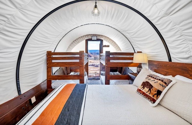 Unique Wagon w/ 1QB-2BB bathroom #21