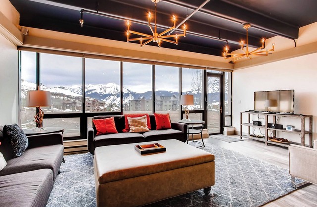 Einzigartig dekorierte Mountain Plaza Condo
