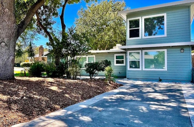 Uniquely styled home minutes to Downtown Sac!