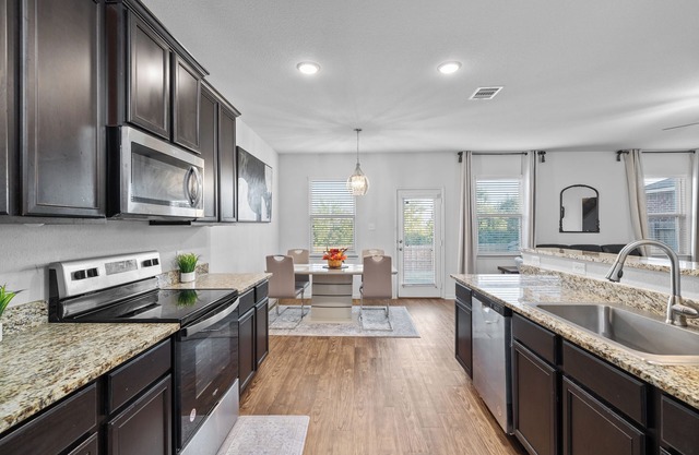 Uniquely styled Home 20mins to Austin -COTA -TESLA