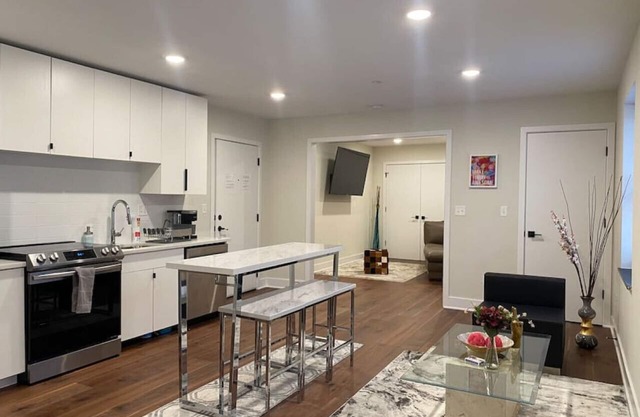 Unit 101 · RENOVATED, 1 mile from YALE!