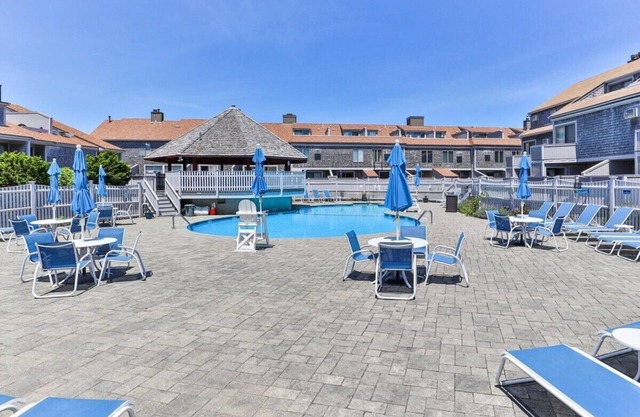 Unit 135 Poolside 2BD w/loft--A/C, Private Balcony, Association Beach & Pool