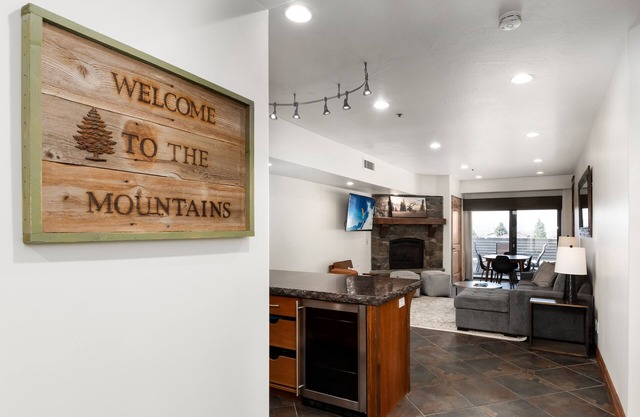 Unit 140 - Ski In/Ski Out Luxury Condo with Fireplace, Pool, Hot Tub, A/C