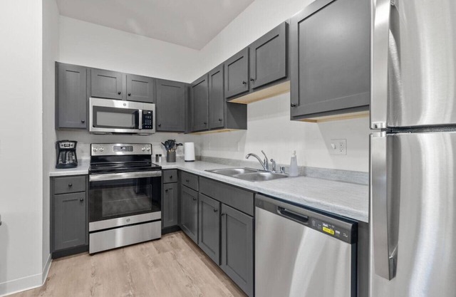 Unit 16 at Fox Flats (1 Bed/Garage/Washer & Dryer)