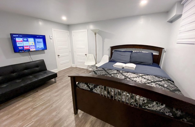 Unit 2 bedrooms, 15 minutes to Downtown Montréal