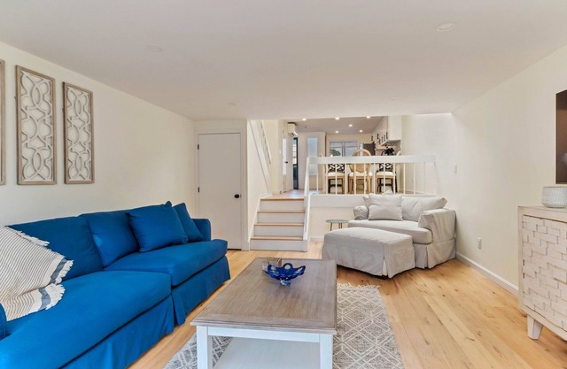 Unit 6 Poolside 2BD--A/C, Private Balcony, Association Beach & Pool