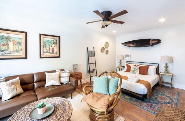 Unit B - B Ave Bungalows · Large Beach Studio, 5 Min Walk to Coronado Beach!