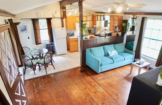UNIT D · Oceanic Lakeside Windermere Bungalow, 1 GB Wi-Fi