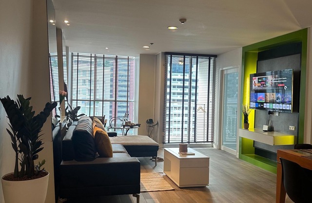 Unit Langsuan BTS Chidlom 2Bedroom Apartment in the Heart of Bangkok with Wi-Fi
