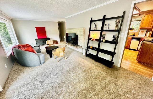 Unit surrounded by trees Washer and Dryer + Pet friendly!