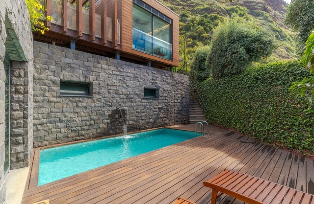 Einheit mit eigenem Pool und Meerblick an der Nabe des Dorfes, Bio-Anbaufläche