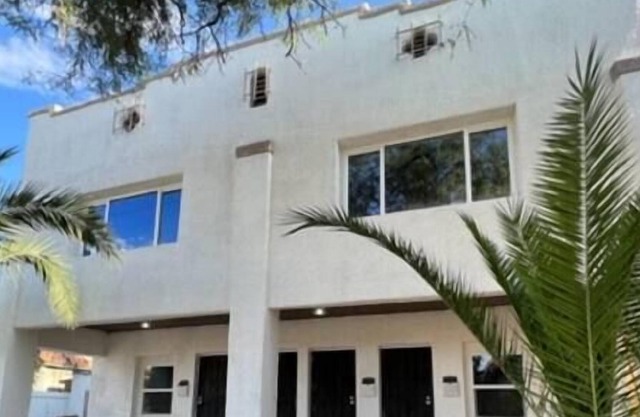 University Blvd- Sleeps 12 & Free Parking