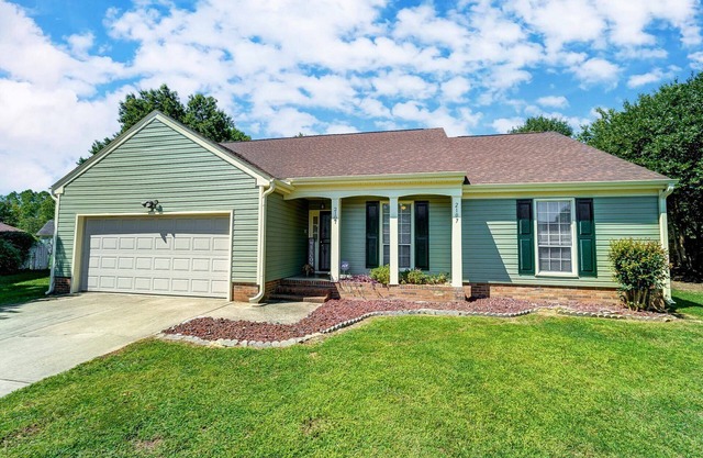 University City Villa - Near UNCC,& PNC, Large Yard, Patio, Pet Friendly! Flash Deal: Save 20% Off!