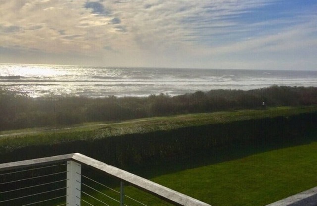 Unobstructed Ocean Views ! A Beautiful Montauk Getaway