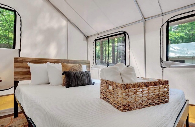 Snoopy Glamping Tent