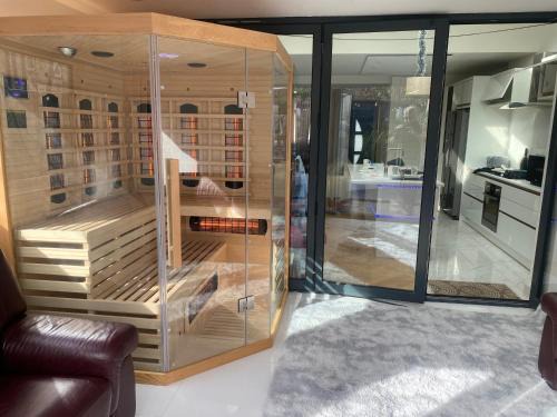 Unwind 2Bed with Garden, Sauna and Hot Tub