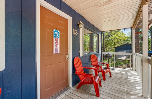 Unwind at Nature’s Haven! Resort hot tub now open!