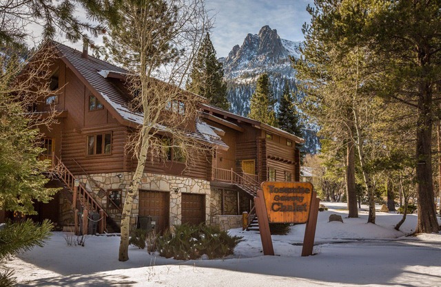 Yosemite Gateway Chalet mit Hydrotherapie-Badewanne im Freien