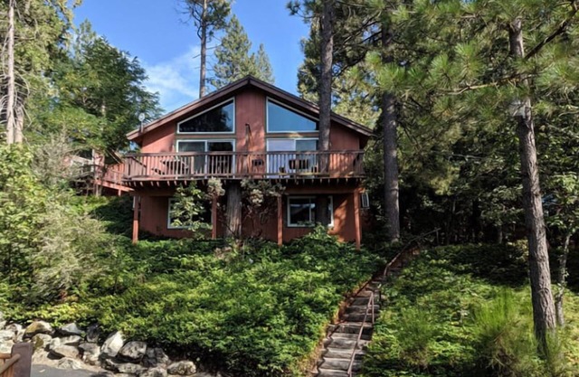 Unwind in a Lakeview Haven Near Yosemite with Access to Outdoor Activities
