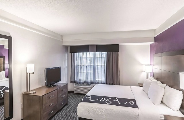 Unwind in a Spacious Hotel Room w/ Pool, Hot Tub - Ideal for Outdoor Fun