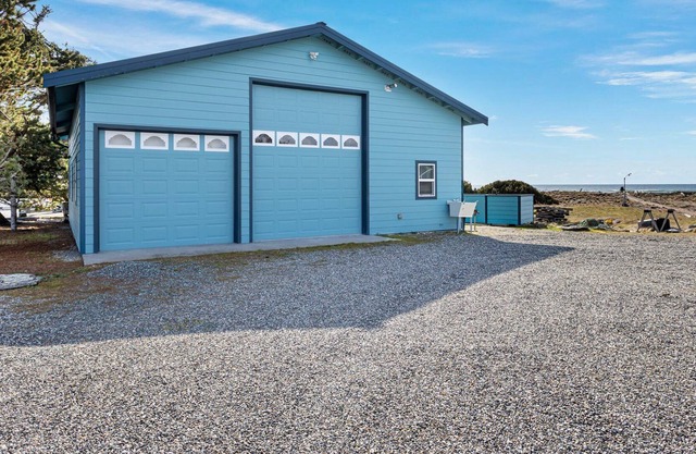 Unwind in Paradise: Stay in a Beautiful Waterfront Property in Oak Harbor, WA