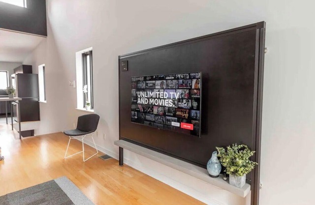 Unwind in Style at a Luxurious Loft - Free Parking
