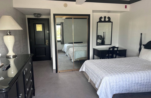 Unwind in Style at Elegant Room Near Island Shores - 2 Units