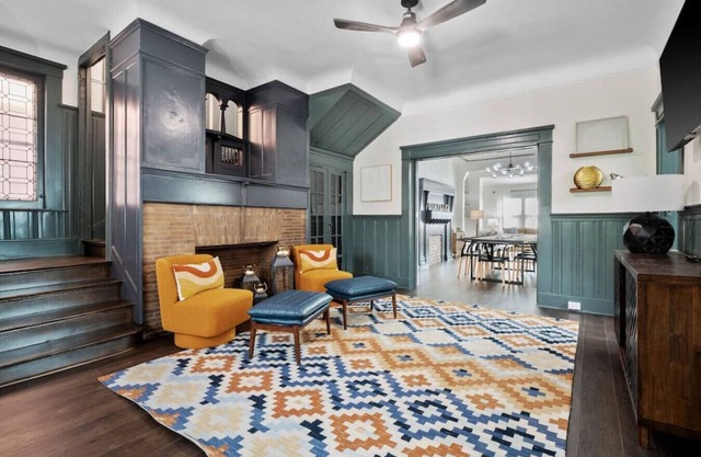 Unwind in Style: Spacious 7BR near Downtown & Forest Park