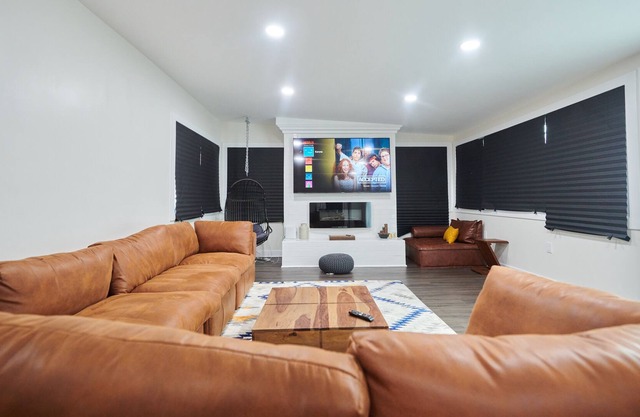 Unwind in Style: Chic and Cozy Hideaway with Private Hot Tub