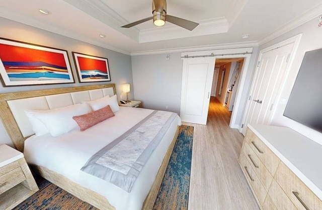 Unwind in Style in This Modern Harbor front King Studio Getaway