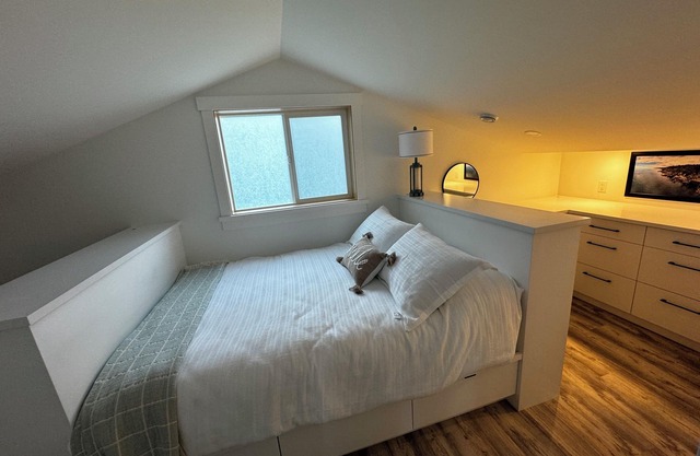 Unwind in the chic Highlands retreat surrounded by nature and amazing hiking