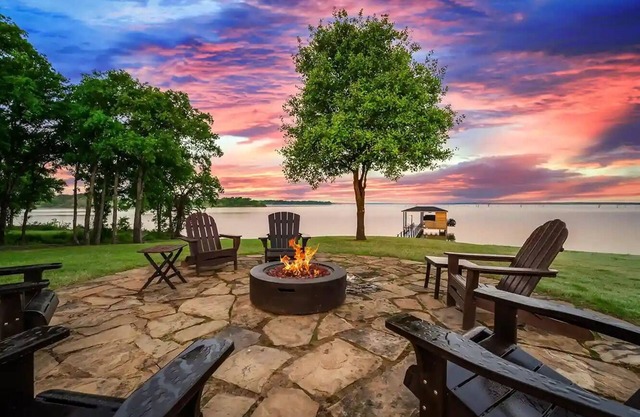 Brand New Luxury Lakeside Escape: Sunsets, Spa, Gym and More