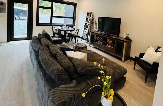 UnWined Bed & Breakfast - Walking distance to beaches and wineries