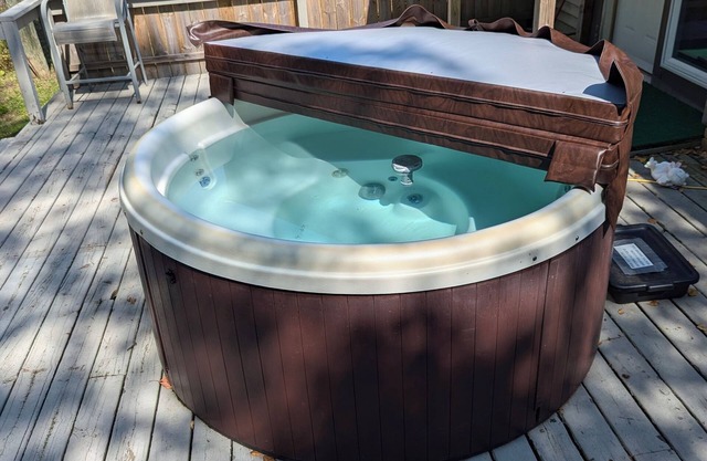 UP Adventure Basecamp with hot tub close to the Porcupine Mountains.